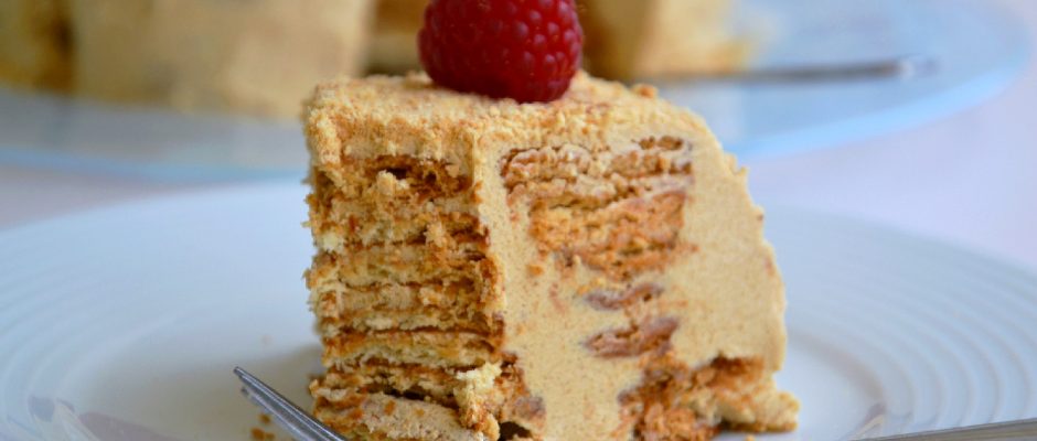 Bolo de Bolacha Maria com Creme Moka