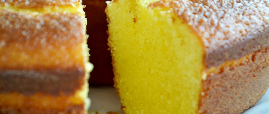 Bolo de Iogurte Grego e Laranja