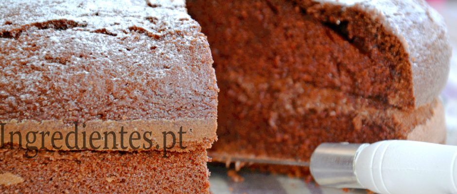 Bolo de Chocolate com Recheio de Nutella