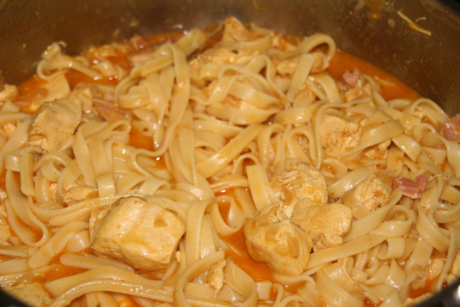 Tagliatelle com frango