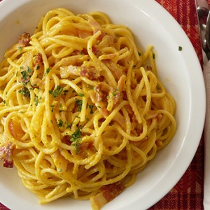 Esparguete á carbonara com cogumelos