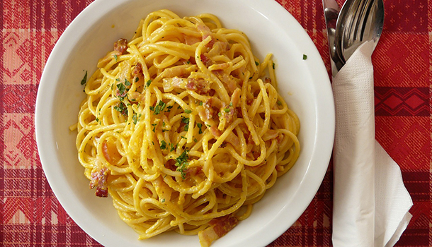 Esparguete á carbonara com cogumelos