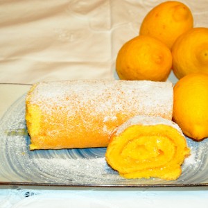 Torta pão de lo com recheio de lemon curd