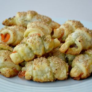 Mini Croissants de Salmão e Pesto