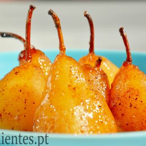 Pêras em Moscatel com Especiarias