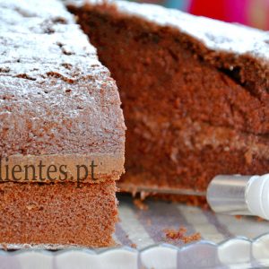 Bolo de Chocolate com Recheio de Nutella