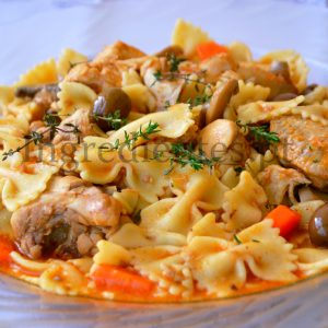 Frango do Campo com Farfalle e Azeitonas